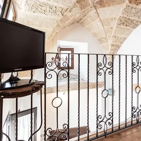 Casetta Centro Storico Puglia On Line